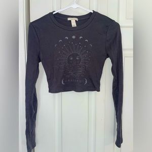 Womens Cropped Graphic Long Sleeve Shirt
